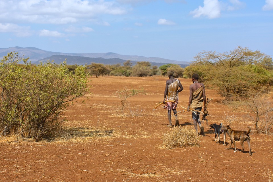 Hadazbe_returning_from_hunt